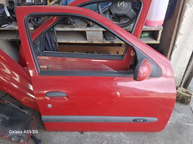 bontott RENAULT THALIA Jobb első Ajtó (Részeivel)