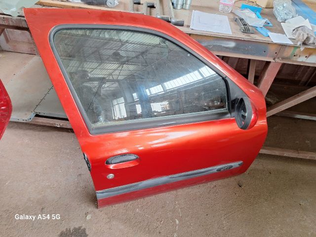 bontott RENAULT THALIA Jobb első Ajtó (Részeivel)