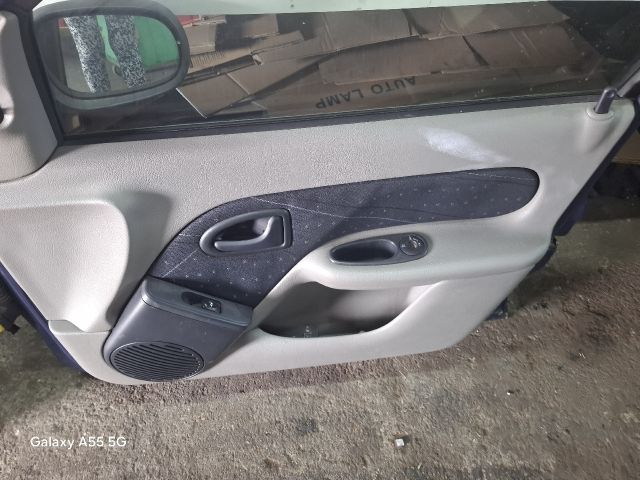 bontott RENAULT THALIA Jobb első Ajtó (Részeivel)