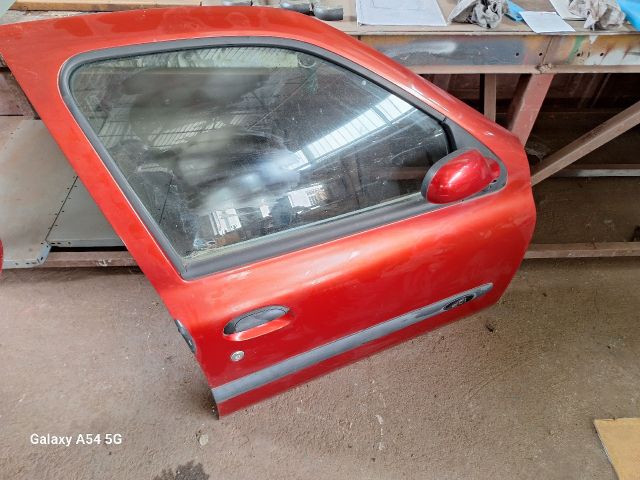 bontott RENAULT THALIA Jobb első Ajtó (Részeivel)