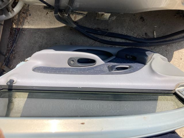 bontott RENAULT THALIA Jobb első Ajtó (Részeivel)