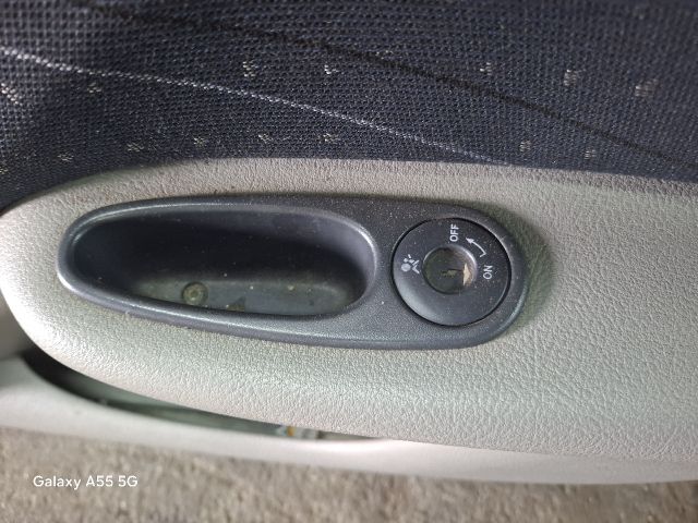 bontott RENAULT THALIA Jobb első Ajtó (Részeivel)