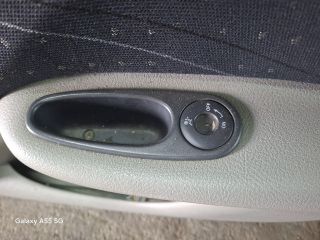 bontott RENAULT THALIA Jobb első Ajtó (Részeivel)