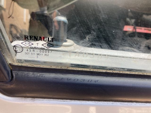 bontott RENAULT THALIA Jobb első Ajtó (Részeivel)