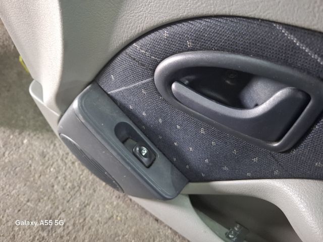 bontott RENAULT THALIA Jobb első Ajtó (Részeivel)