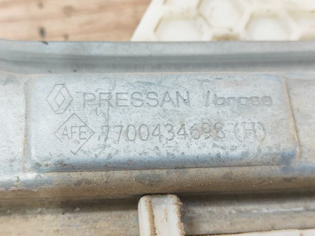 bontott RENAULT THALIA Jobb hátsó Ablakemelő Szerkezet (Mechanikus)