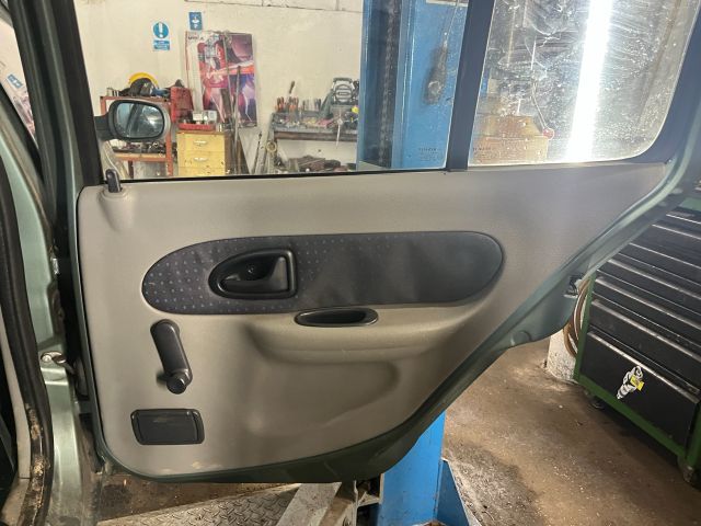 bontott RENAULT THALIA Jobb hátsó Ajtó Kárpit