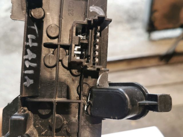 bontott RENAULT THALIA Jobb Hátsó Lámpa Foglalat