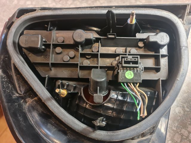 bontott RENAULT THALIA Jobb Hátsó Lámpa