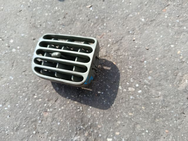 bontott RENAULT THALIA Középső Bal Szellőző