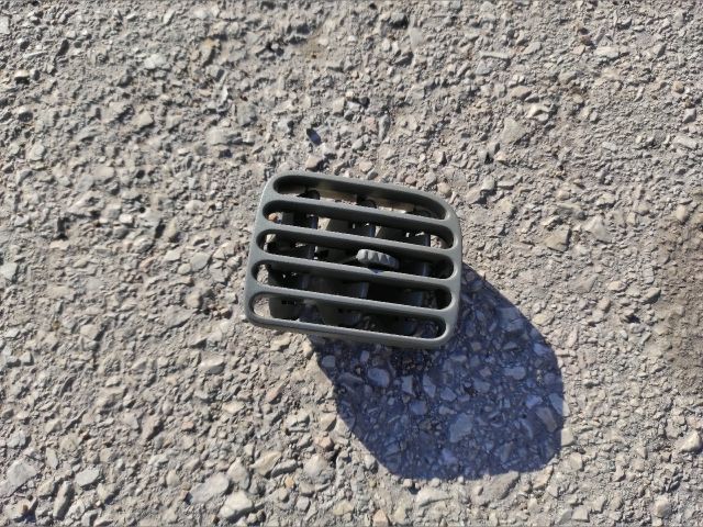 bontott RENAULT THALIA Középső Jobb Szellőző