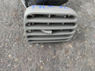 bontott RENAULT THALIA Középső Jobb Szellőző