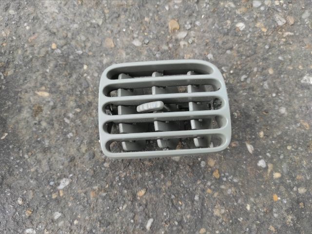 bontott RENAULT THALIA Középső Jobb Szellőző