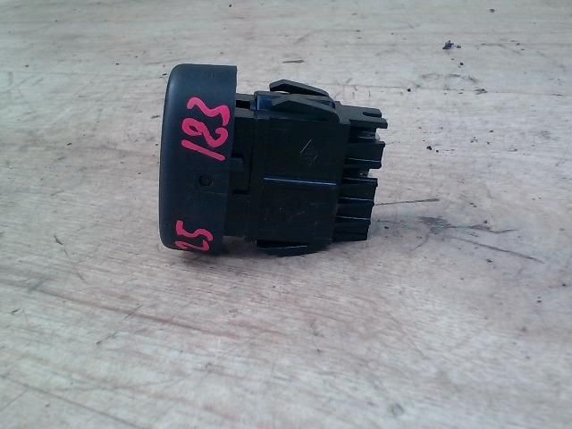 bontott RENAULT THALIA Központizár Kapcsoló