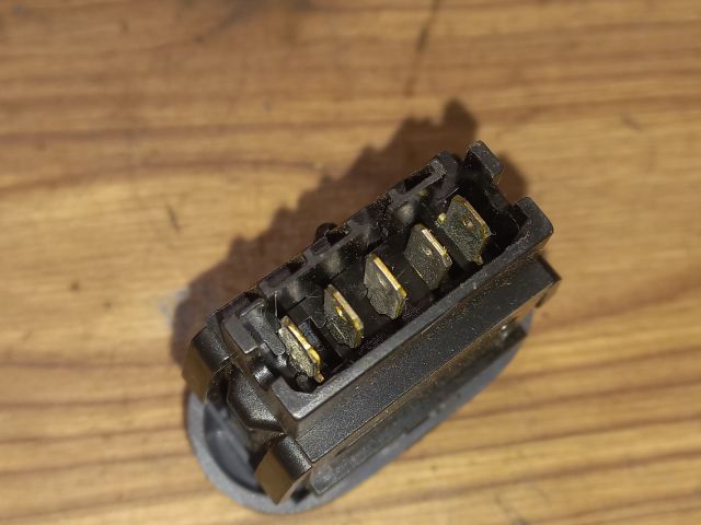 bontott RENAULT THALIA Központizár Kapcsoló