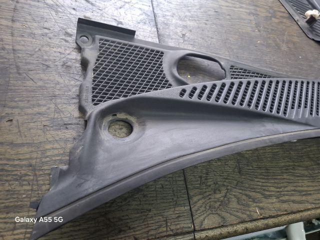 bontott RENAULT THALIA Levélrács