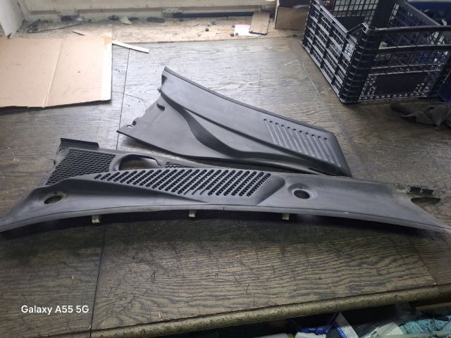 bontott RENAULT THALIA Levélrács