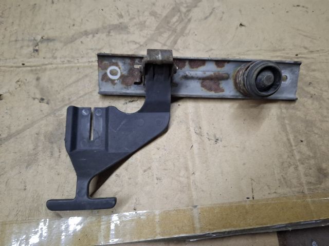 bontott RENAULT THALIA Motorháztető Nyitó Kar / Gomb