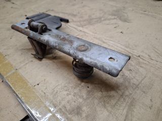 bontott RENAULT THALIA Motorháztető Nyitó Kar / Gomb