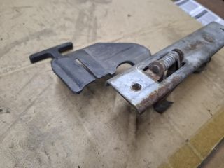 bontott RENAULT THALIA Motorháztető Nyitó Kar / Gomb