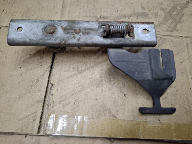 bontott RENAULT THALIA Motorháztető Nyitó Kar / Gomb