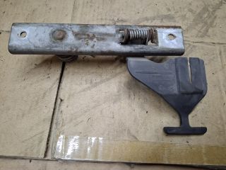 bontott RENAULT THALIA Motorháztető Nyitó Kar / Gomb