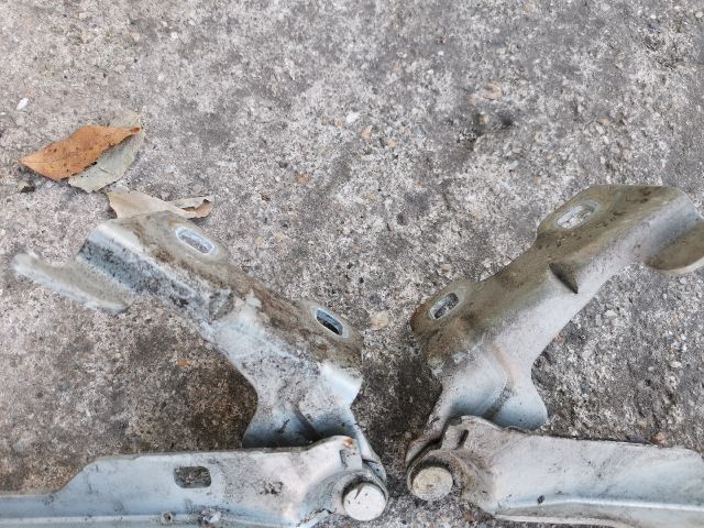 bontott RENAULT THALIA Motorháztető Zsanér Pár