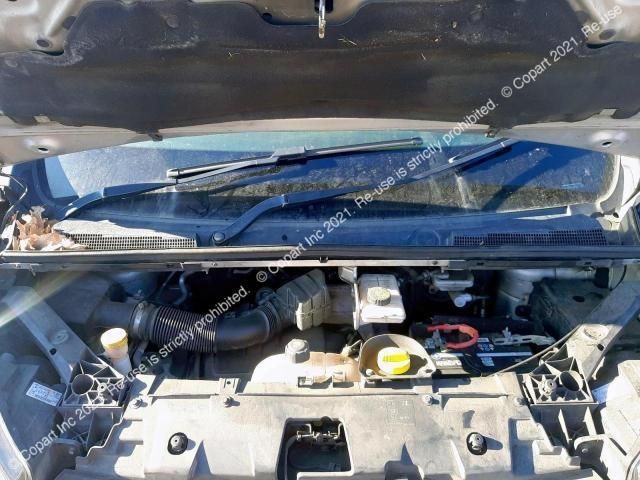 bontott RENAULT TRAFIC Biztosítéktábla Motortér