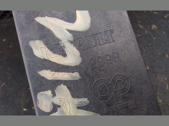 bontott RENAULT TRAFIC Homlokfal (Üres lemez)