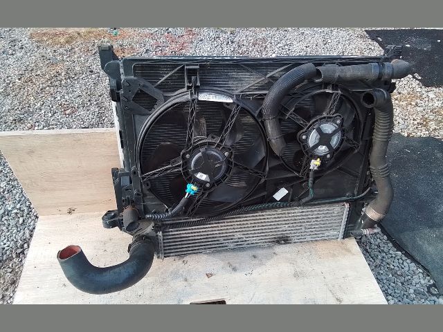 bontott RENAULT TRAFIC Hűtő Ventilátor(ok), Radiátor(ok) Szett