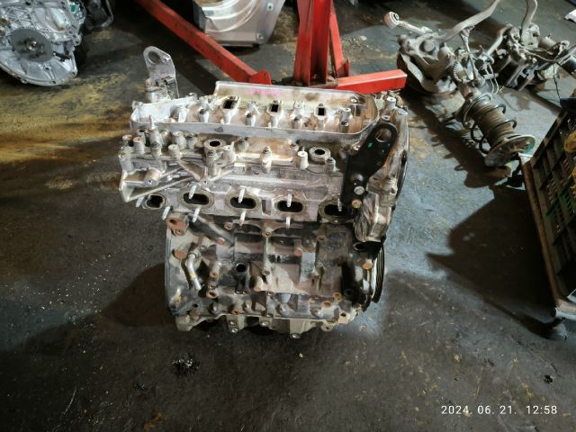 bontott RENAULT TRAFIC Motor (Fűzött blokk hengerfejjel)