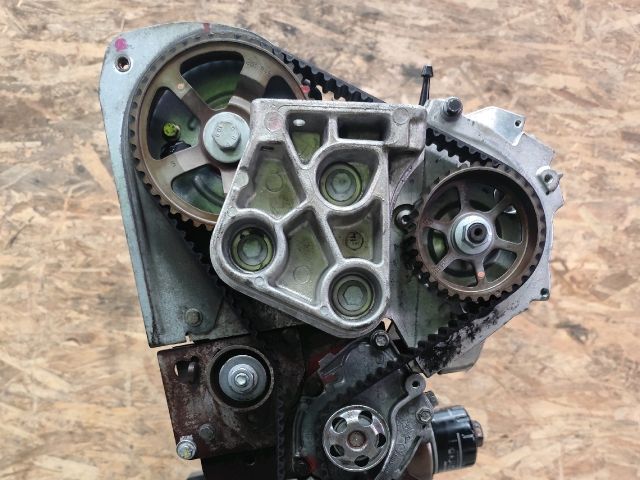 bontott RENAULT TRAFIC Motor (Fűzött blokk hengerfejjel)