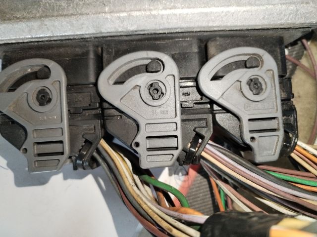 bontott RENAULT TRAFIC Motorvezérlő