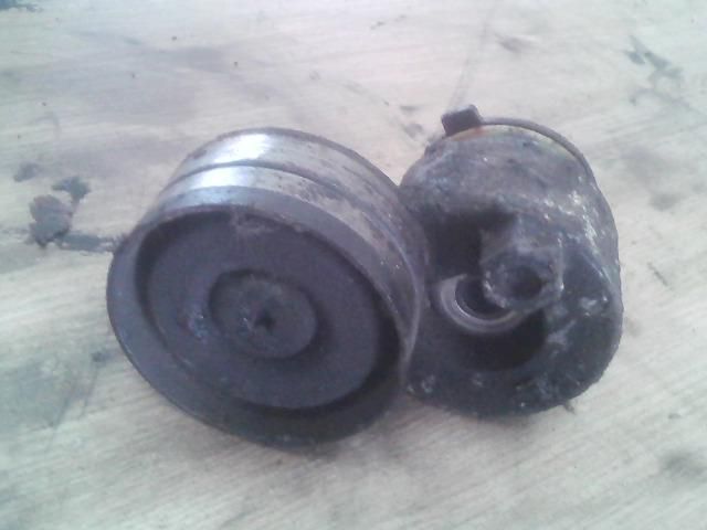 bontott RENAULT TRAFIC Szíjfeszítő Görgő