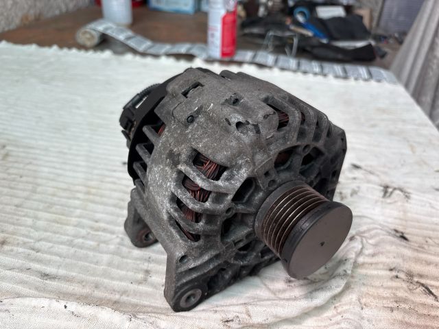 bontott RENAULT TRAFIC Generátor