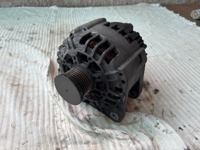 bontott RENAULT TRAFIC Generátor