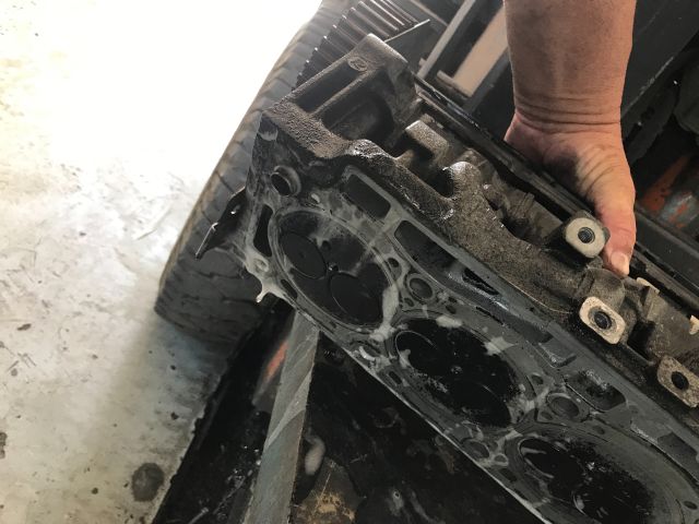 bontott RENAULT TRAFIC Hengerfej