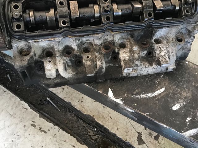 bontott RENAULT TRAFIC Hengerfej