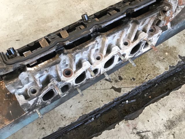 bontott RENAULT TRAFIC Hengerfej