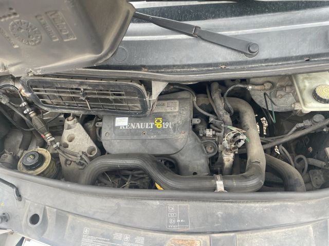 bontott RENAULT TRAFIC Motor (Fűzött blokk hengerfejjel)