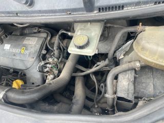 bontott RENAULT TRAFIC Motor (Fűzött blokk hengerfejjel)