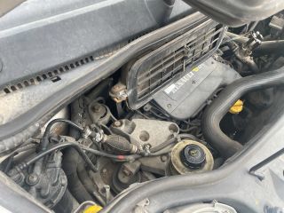bontott RENAULT TRAFIC Motor (Fűzött blokk hengerfejjel)
