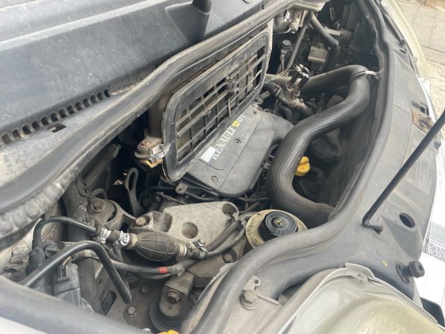 bontott RENAULT TRAFIC Motor (Fűzött blokk hengerfejjel)
