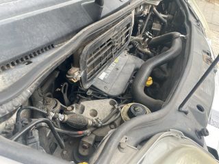 bontott RENAULT TRAFIC Motor (Fűzött blokk hengerfejjel)