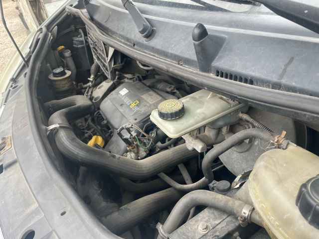 bontott RENAULT TRAFIC Motor (Fűzött blokk hengerfejjel)
