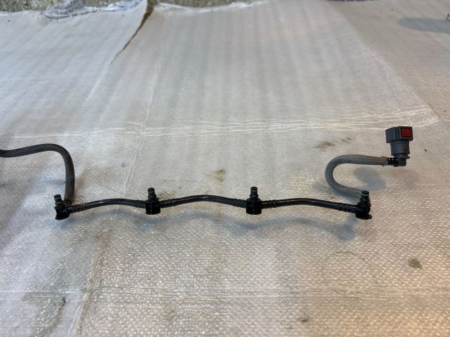 bontott RENAULT TRAFIC Résolajcső