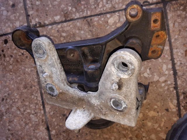 bontott RENAULT TRAFIC Motor Tartó Bak (Pozíciófüggetlen)