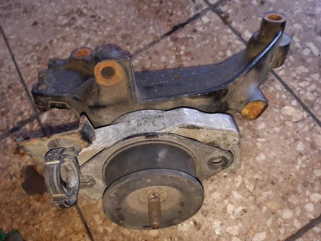 bontott RENAULT TRAFIC Motor Tartó Bak (Pozíciófüggetlen)