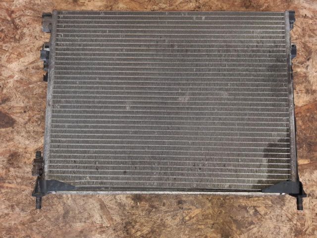 bontott RENAULT TRAFIC Vízhűtő Radiátor (Klímás)