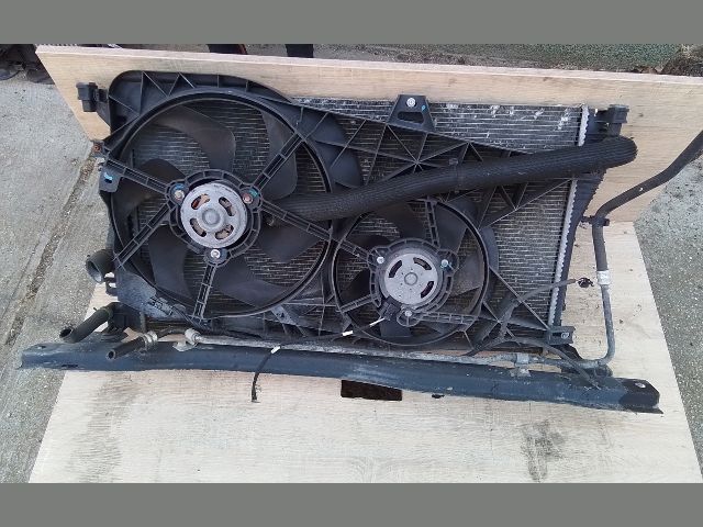 bontott RENAULT TRAFIC Hűtő Ventilátor(ok), Radiátor(ok) Szett